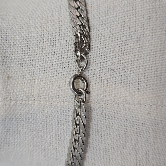 HERRINGBONE SILVER TONE CHOKER NECKLACE - Picture 3 of 3